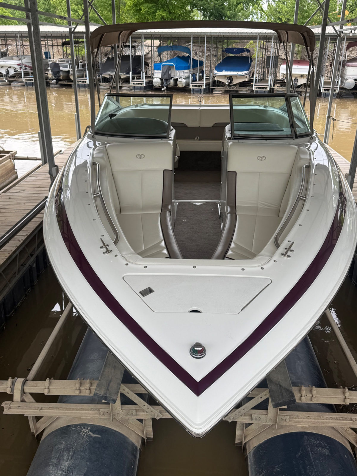 Bowrider boat front seating